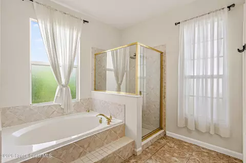 Bath - 994 Bryce Ln, West Melbourne, FL 32904 photo 2 of 4
