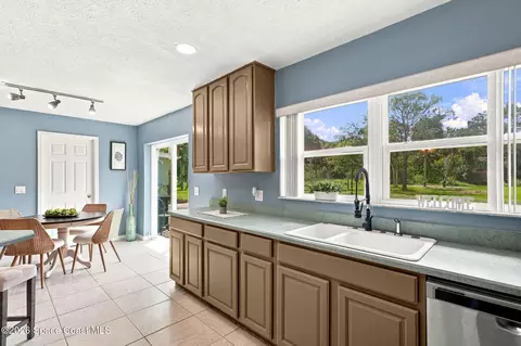 Kitchen - 5161 Palm Ave, Cocoa, FL 32926 photo 5 of 5