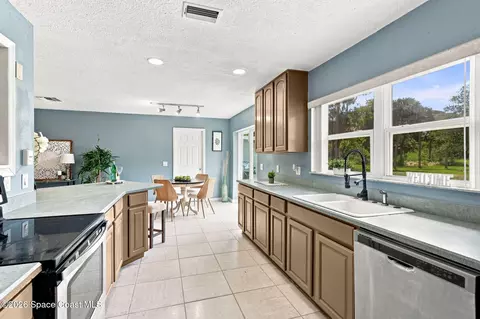 Kitchen - 5161 Palm Ave, Cocoa, FL 32926 photo 4 of 5