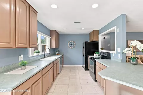 Kitchen - 5161 Palm Ave, Cocoa, FL 32926 photo 3 of 5