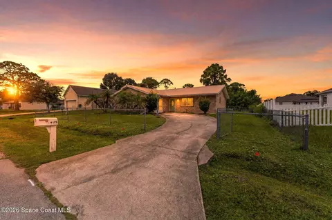 1675 Saipan St SE, Palm Bay, FL 32909