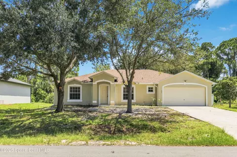 133 Hilton Ave NW, Palm Bay, FL 32907