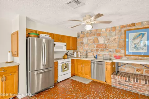 Kitchen - 1025 Rockledge Dr #401A, Rockledge, FL 32955 photo 5 of 5