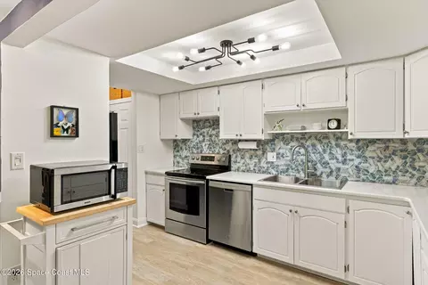 Kitchen - 1025 Rockledge Dr #401A, Rockledge, FL 32955 photo 4 of 5