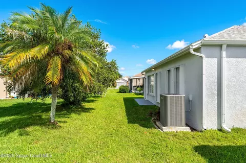 Exterior - 1065 S Fork Cir, Melbourne, FL 32901 photo 5 of 9