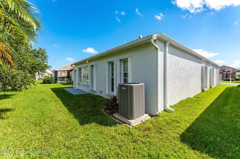 Exterior - 1065 S Fork Cir, Melbourne, FL 32901 photo 4 of 9