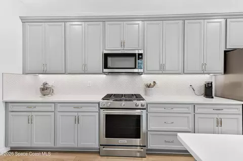 Kitchen - 8903 Nixie Ave, Melbourne, FL 32940 photo 2 of 7