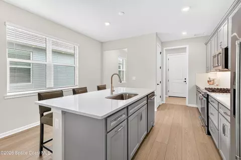 Kitchen - 8903 Nixie Ave, Melbourne, FL 32940 photo 4 of 7