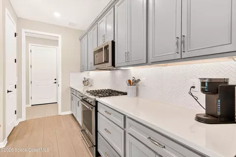 Kitchen - 8903 Nixie Ave, Melbourne, FL 32940 photo 5 of 7