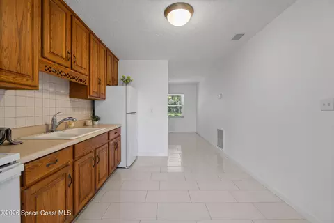 Kitchen - 620 Lund Cir, Melbourne, FL 32901 photo 4 of 5