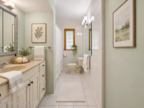 Bath - 620 Lund Cir, Melbourne, FL 32901 photo 1 of 3