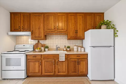 Kitchen - 620 Lund Cir, Melbourne, FL 32901 photo 1 of 5
