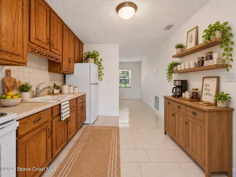 Kitchen - 620 Lund Cir, Melbourne, FL 32901 photo 3 of 5