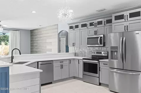 Kitchen - 1330 Enclave Dr, Rockledge, FL 32955 photo 4 of 7