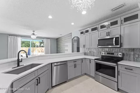 Kitchen - 1330 Enclave Dr, Rockledge, FL 32955 photo 5 of 7