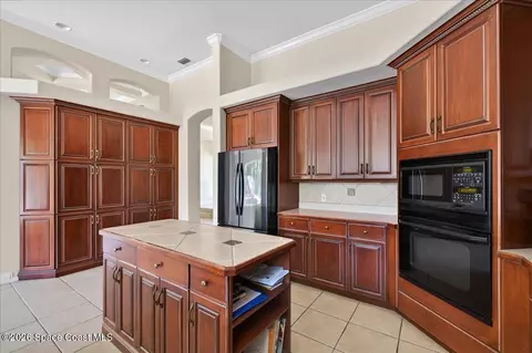 Kitchen - 263 Loggerhead Dr, Melbourne Beach, FL 32951 photo 3 of 4