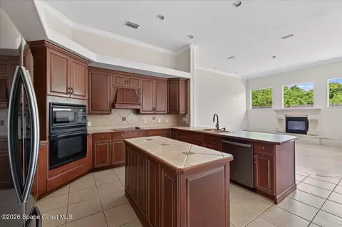 Kitchen - 263 Loggerhead Dr, Melbourne Beach, FL 32951 photo 2 of 4