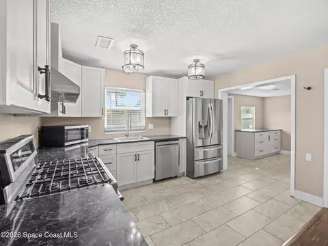 Kitchen - 956 Beechfern Ln, Rockledge, FL 32955 photo 6 of 6