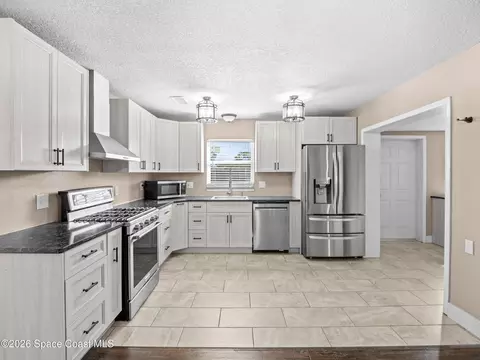 Kitchen - 956 Beechfern Ln, Rockledge, FL 32955 photo 2 of 6