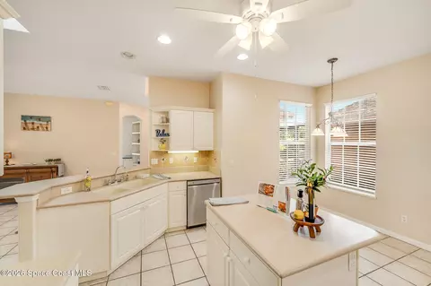 Kitchen - 4592 Braywick Ct, Rockledge, FL 32955 photo 5 of 10
