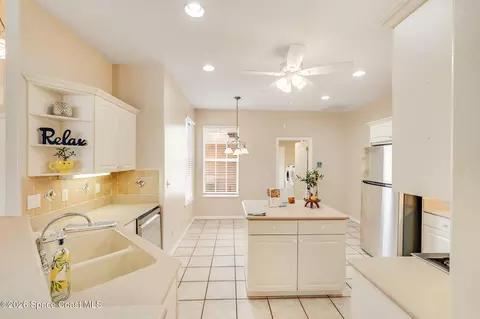 Kitchen - 4592 Braywick Ct, Rockledge, FL 32955 photo 2 of 10