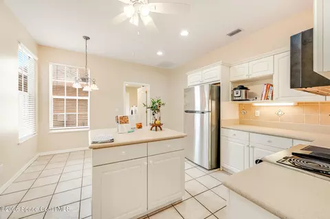 Kitchen - 4592 Braywick Ct, Rockledge, FL 32955 photo 8 of 10