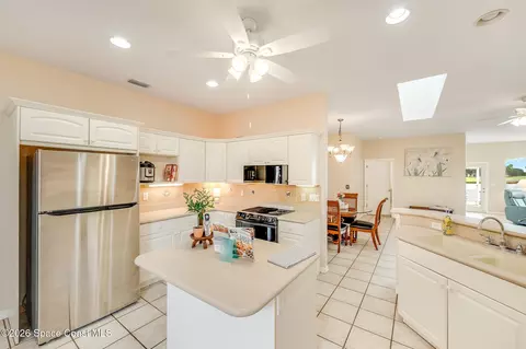 Kitchen - 4592 Braywick Ct, Rockledge, FL 32955 photo 10 of 10