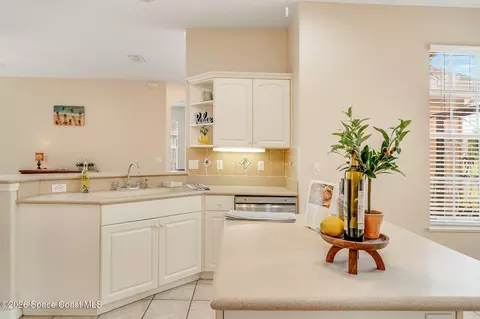 Kitchen - 4592 Braywick Ct, Rockledge, FL 32955 photo 6 of 10