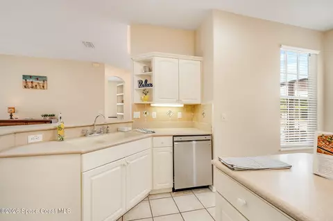 Kitchen - 4592 Braywick Ct, Rockledge, FL 32955 photo 7 of 10