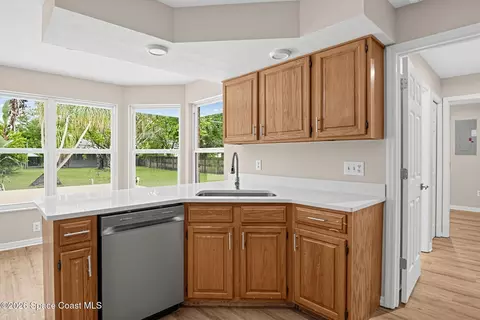 Kitchen - 2811 Ohio St, Melbourne, FL 32904 photo 2 of 4