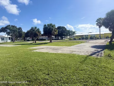 297 Egret Cir, Barefoot Bay, FL 32976