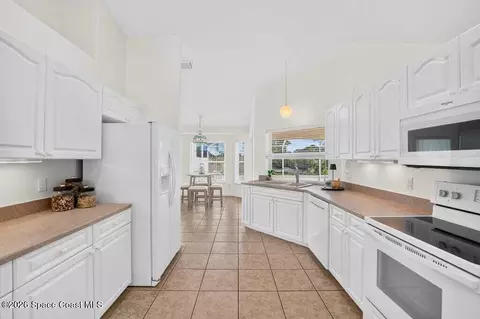 Kitchen - 4630 Sand Point Rd, Grant, FL 32949 photo 6 of 8