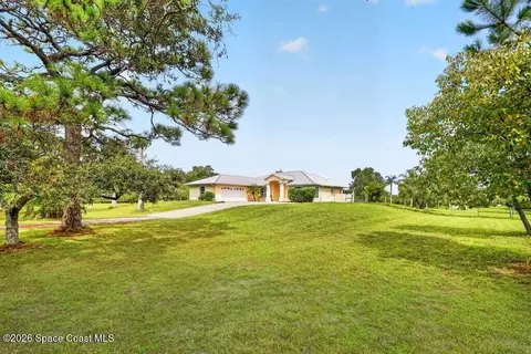 Exterior - 4630 Sand Point Rd, Grant, FL 32949 photo 9 of 16