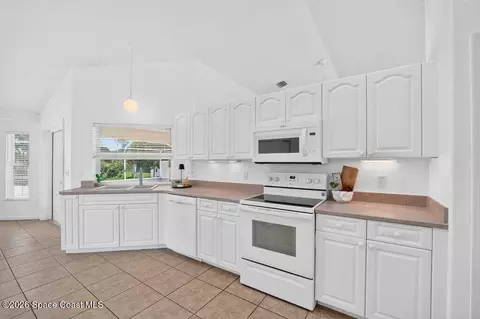 Kitchen - 4630 Sand Point Rd, Grant, FL 32949 photo 1 of 8
