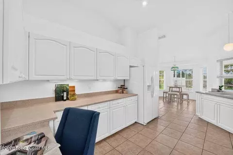 Kitchen - 4630 Sand Point Rd, Grant, FL 32949 photo 5 of 8