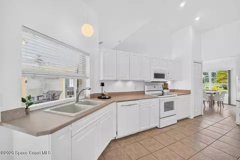 Kitchen - 4630 Sand Point Rd, Grant, FL 32949 photo 4 of 8