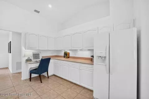 Kitchen - 4630 Sand Point Rd, Grant, FL 32949 photo 7 of 8