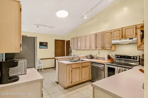 Kitchen - 2265 Hickory Dr, Melbourne, FL 32935 photo 2 of 4