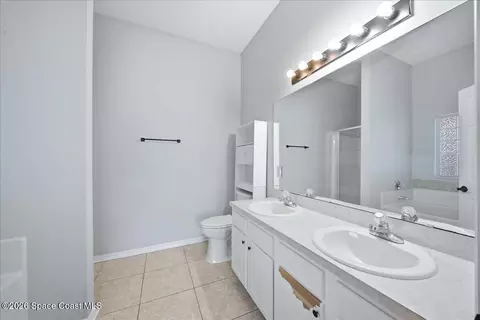 Bath - 4530 Decatur Cir, Melbourne, FL 32934 photo 2 of 3