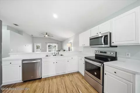 Kitchen - 4530 Decatur Cir, Melbourne, FL 32934 photo 3 of 4