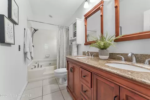 Bath - 2470 Forest Run Dr, Melbourne, FL 32935 photo 2 of 2