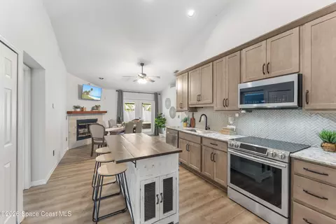 Kitchen - 2470 Forest Run Dr, Melbourne, FL 32935 photo 3 of 3