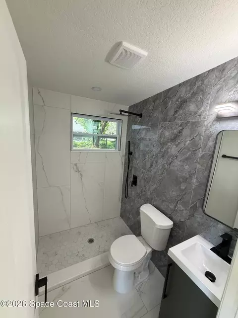 Bath - 2647 Pepper Ave, Melbourne, FL 32935 photo 3 of 4