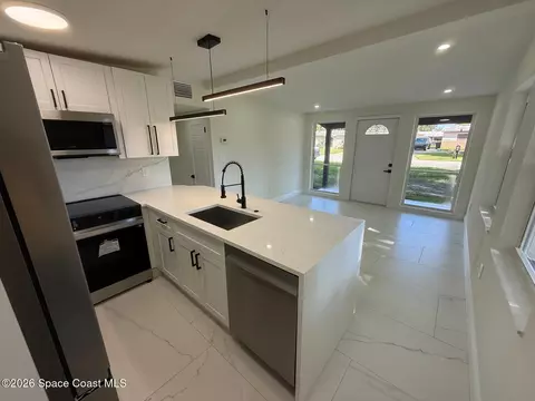 Kitchen - 2647 Pepper Ave, Melbourne, FL 32935 photo 5 of 5