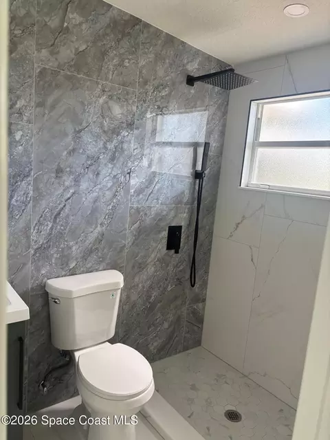Bath - 2647 Pepper Ave, Melbourne, FL 32935 photo 2 of 4