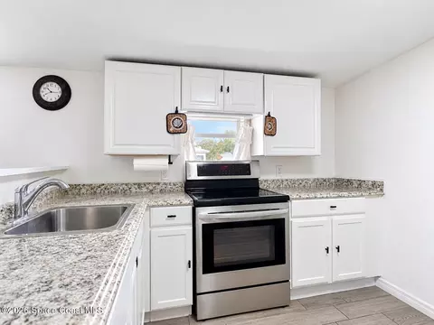 Kitchen - 1519 Illinois Ave, Saint Cloud, FL 34769 photo 1 of 4