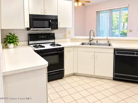Kitchen - 2640 Forest Run Dr, Melbourne, FL 32935 photo 2 of 2