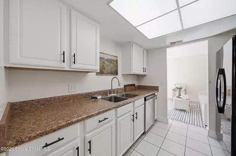 Kitchen - 182 Bluefish Pl, Rockledge, FL 32955 photo 2 of 2