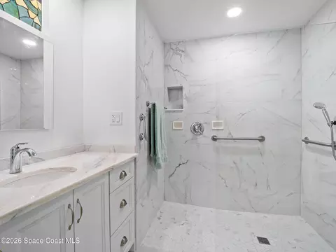 Bath - 807 Ballard Dr, Melbourne, FL 32935 photo 3 of 5