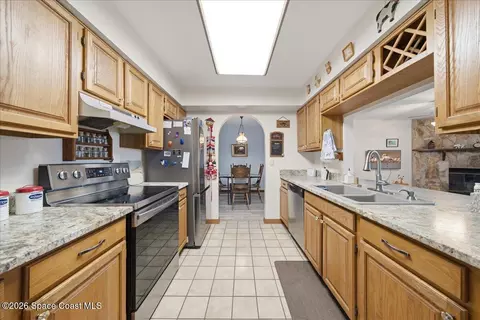 Kitchen - 2785 Beran Ln, Malabar, FL 32950 photo 2 of 3